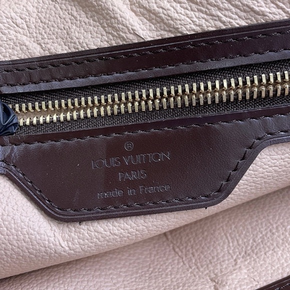 Louis Vuitton Vintage Damier Ebene Bucket

Measured at 13.25' length, 14", 8.25" - Picture 7 of 8